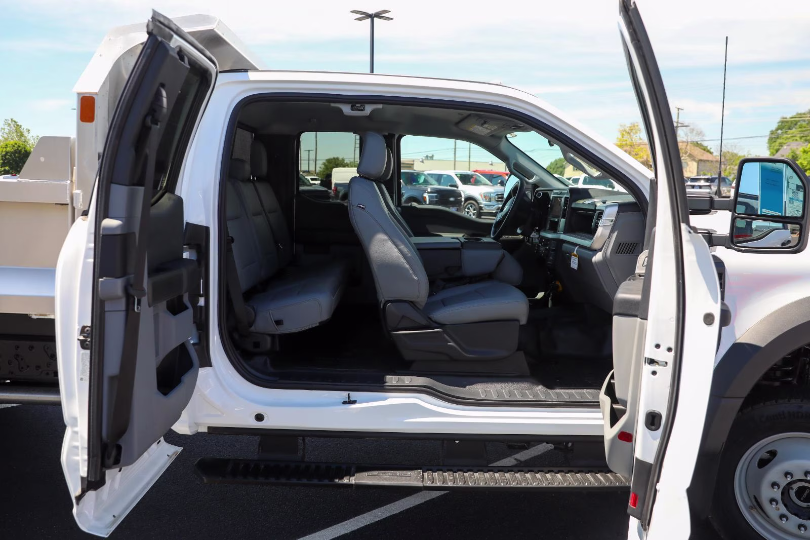 2026 Oxford White Ford Super Duty F-550 DRW XL 4X4 Truck