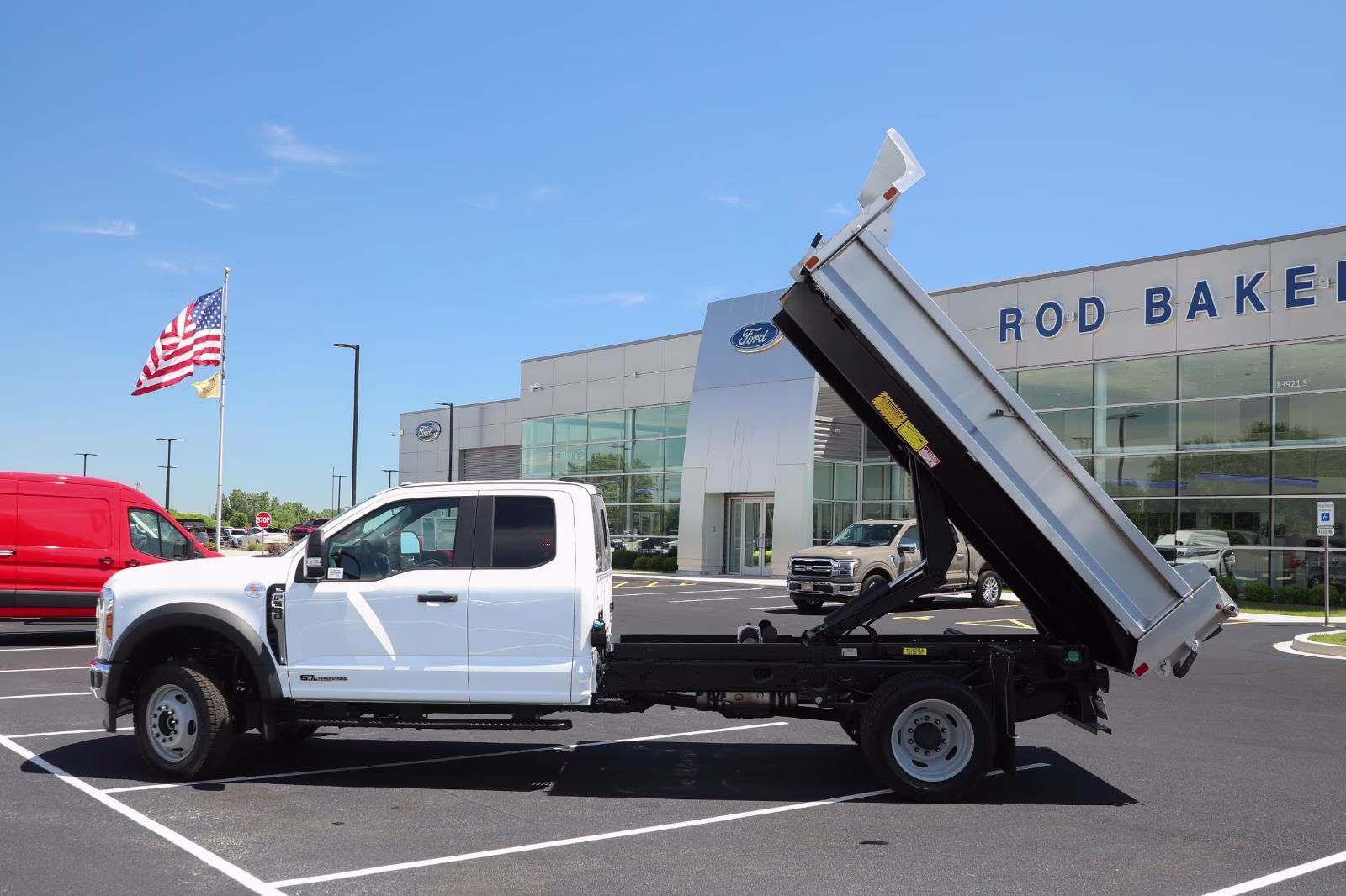 2026 Oxford White Ford Super Duty F-550 DRW XL 4X4 Truck