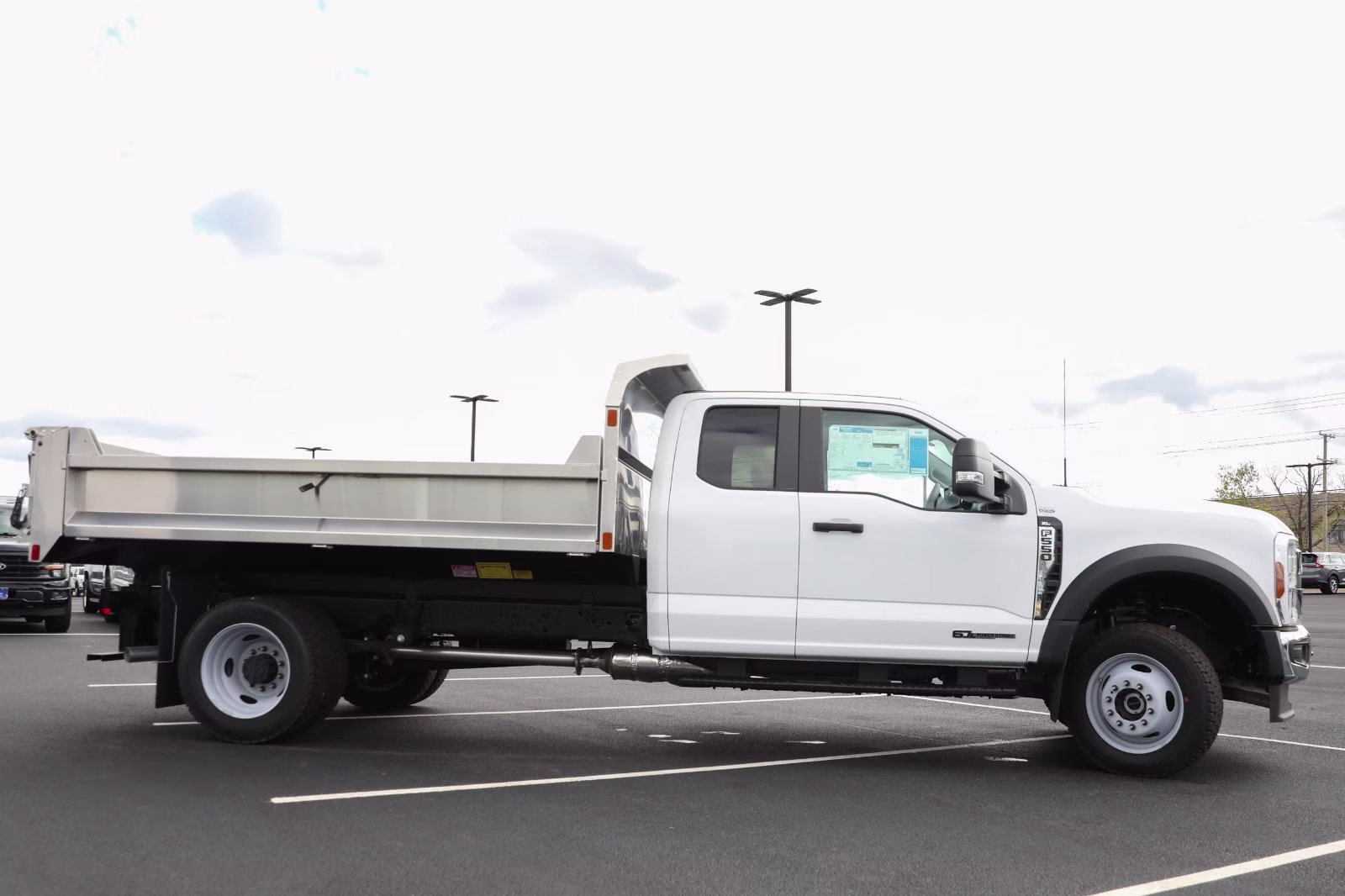 2026 Oxford White Ford Super Duty F-550 DRW XL 4X4 Truck