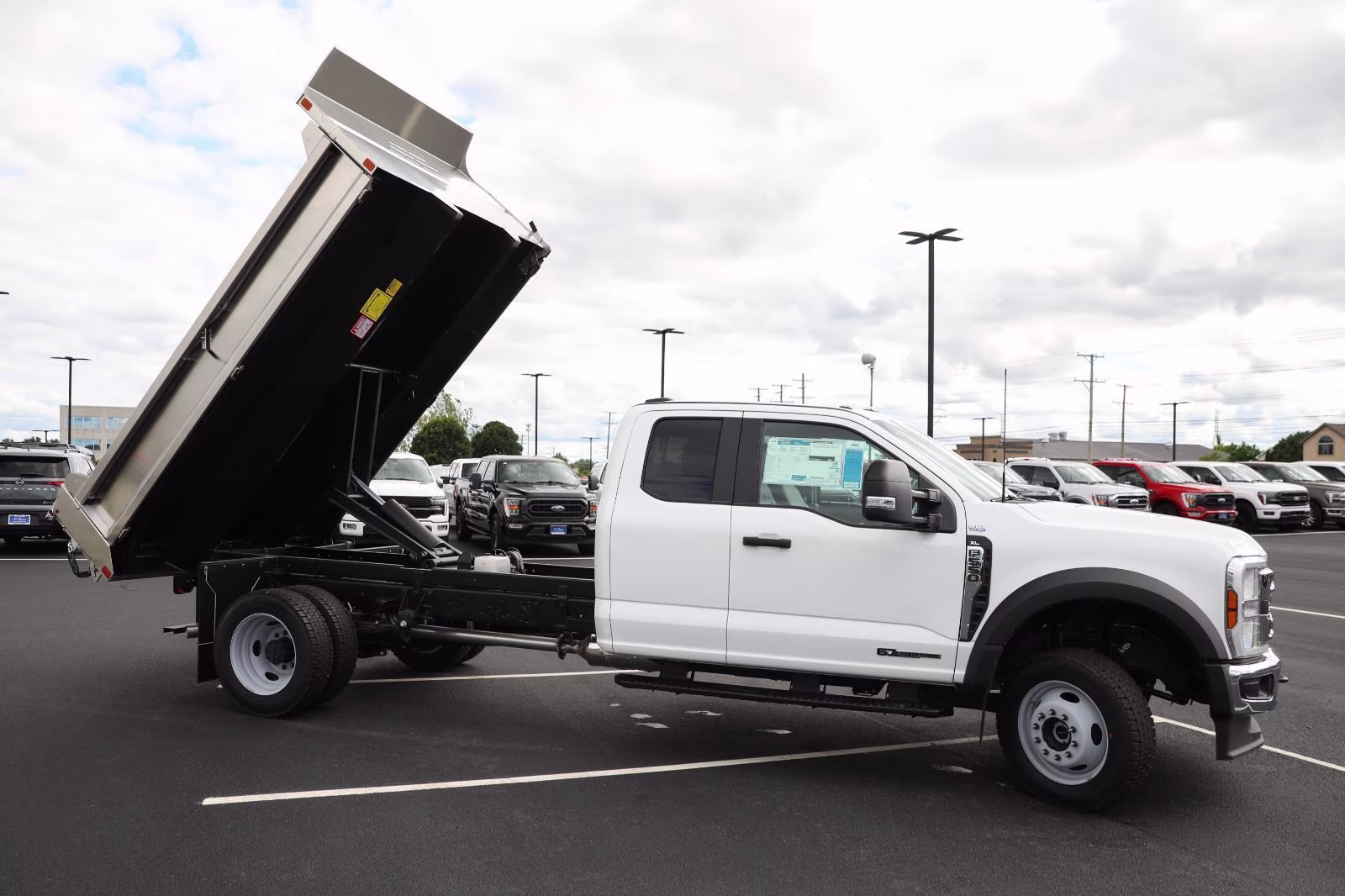 2026 Oxford White Ford Super Duty F-550 DRW XL 4X4 Truck