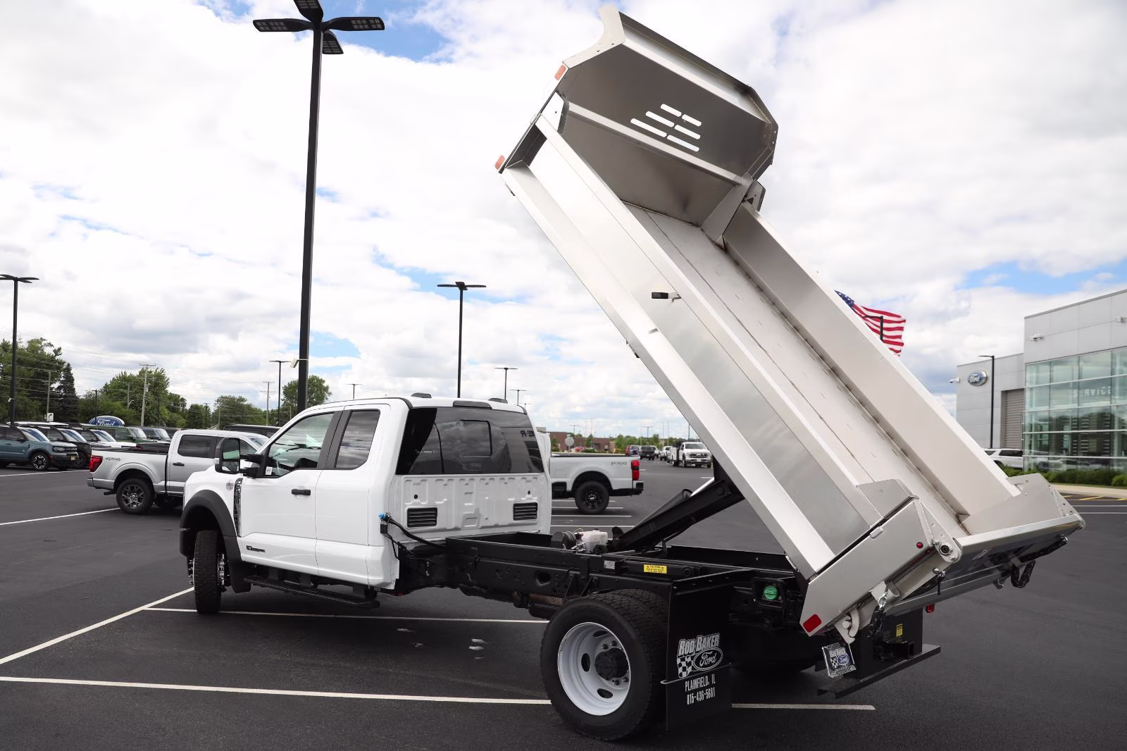 2026 Oxford White Ford Super Duty F-550 DRW XL 4X4 Truck
