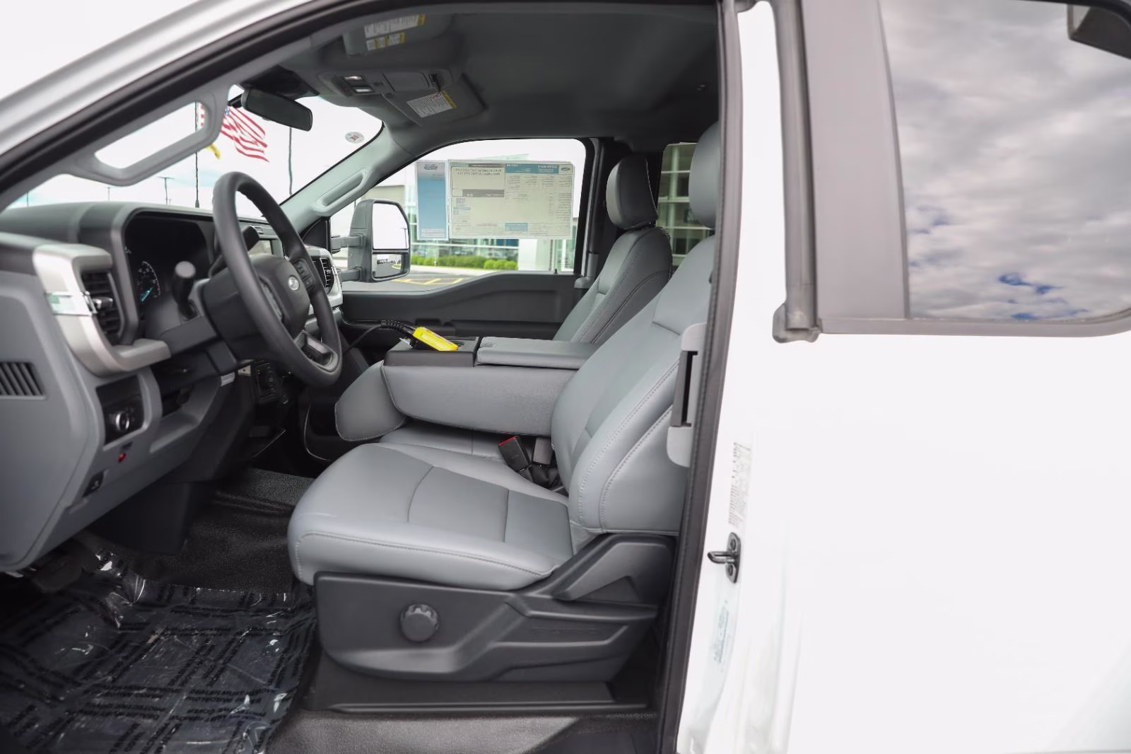 2026 Oxford White Ford Super Duty F-550 DRW XL 4X4 Truck