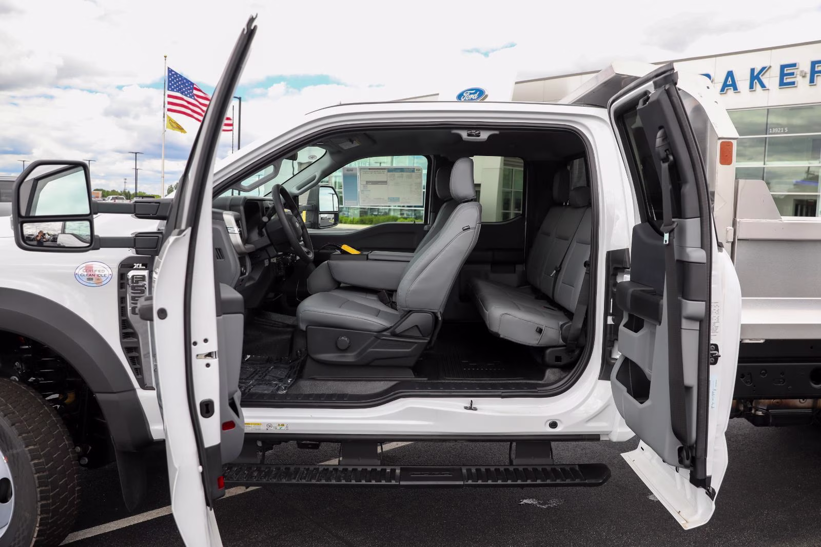 2026 Oxford White Ford Super Duty F-550 DRW XL 4X4 Truck