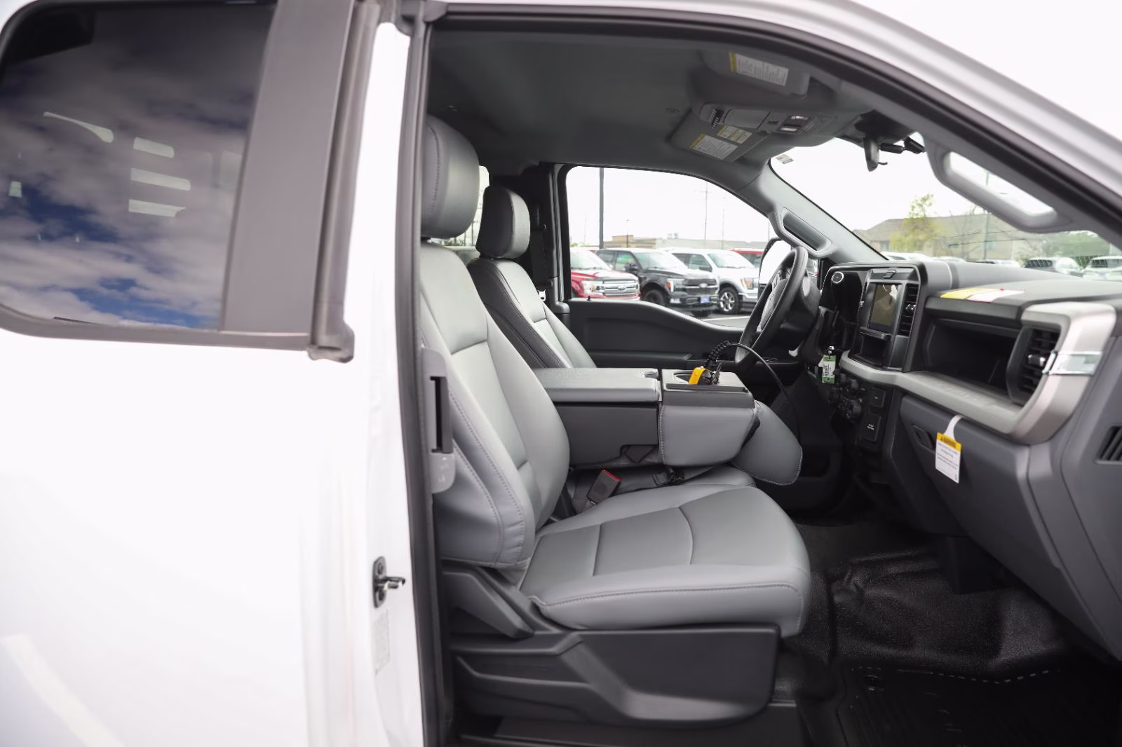 2026 Oxford White Ford Super Duty F-550 DRW XL 4X4 Truck