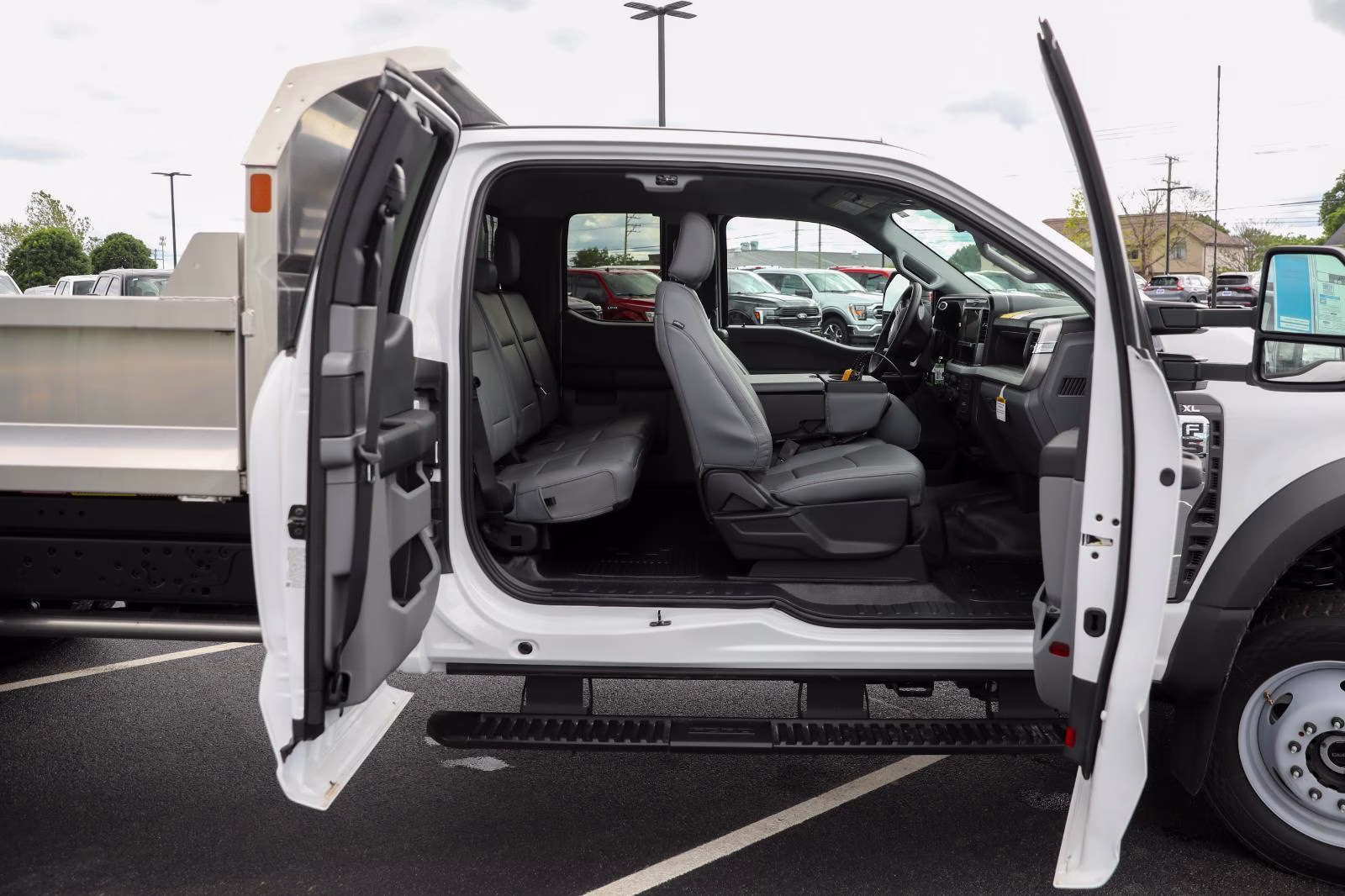 2026 Oxford White Ford Super Duty F-550 DRW XL 4X4 Truck