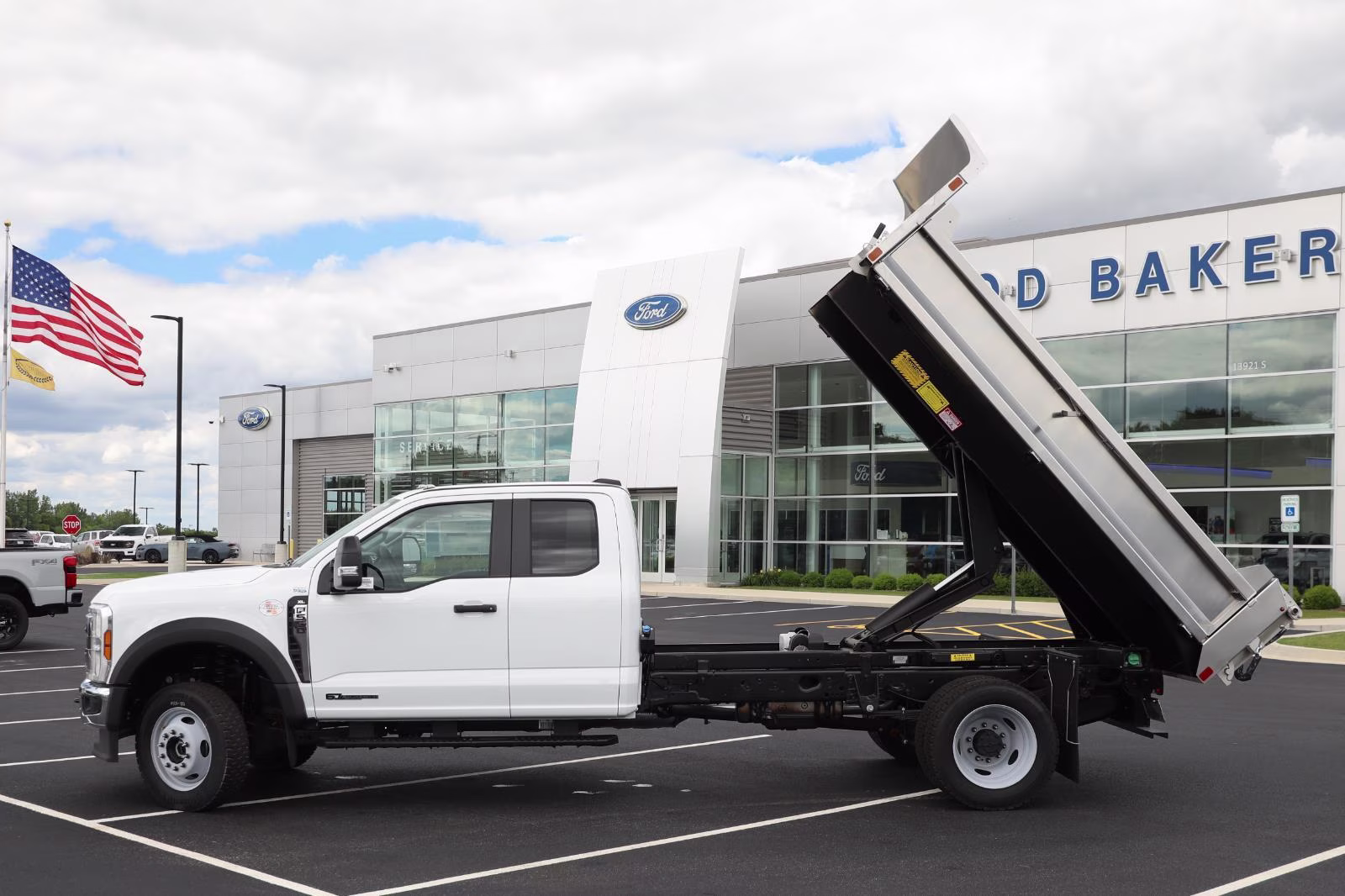 2026 Oxford White Ford Super Duty F-550 DRW XL 4X4 Truck
