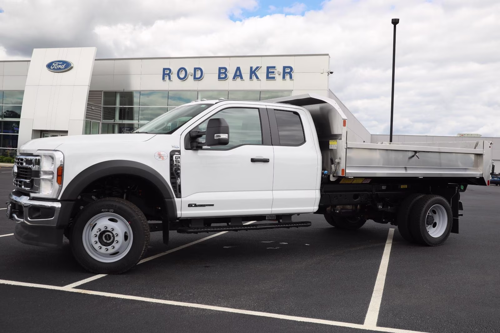 2026 Oxford White Ford Super Duty F-550 DRW XL 4X4 Truck