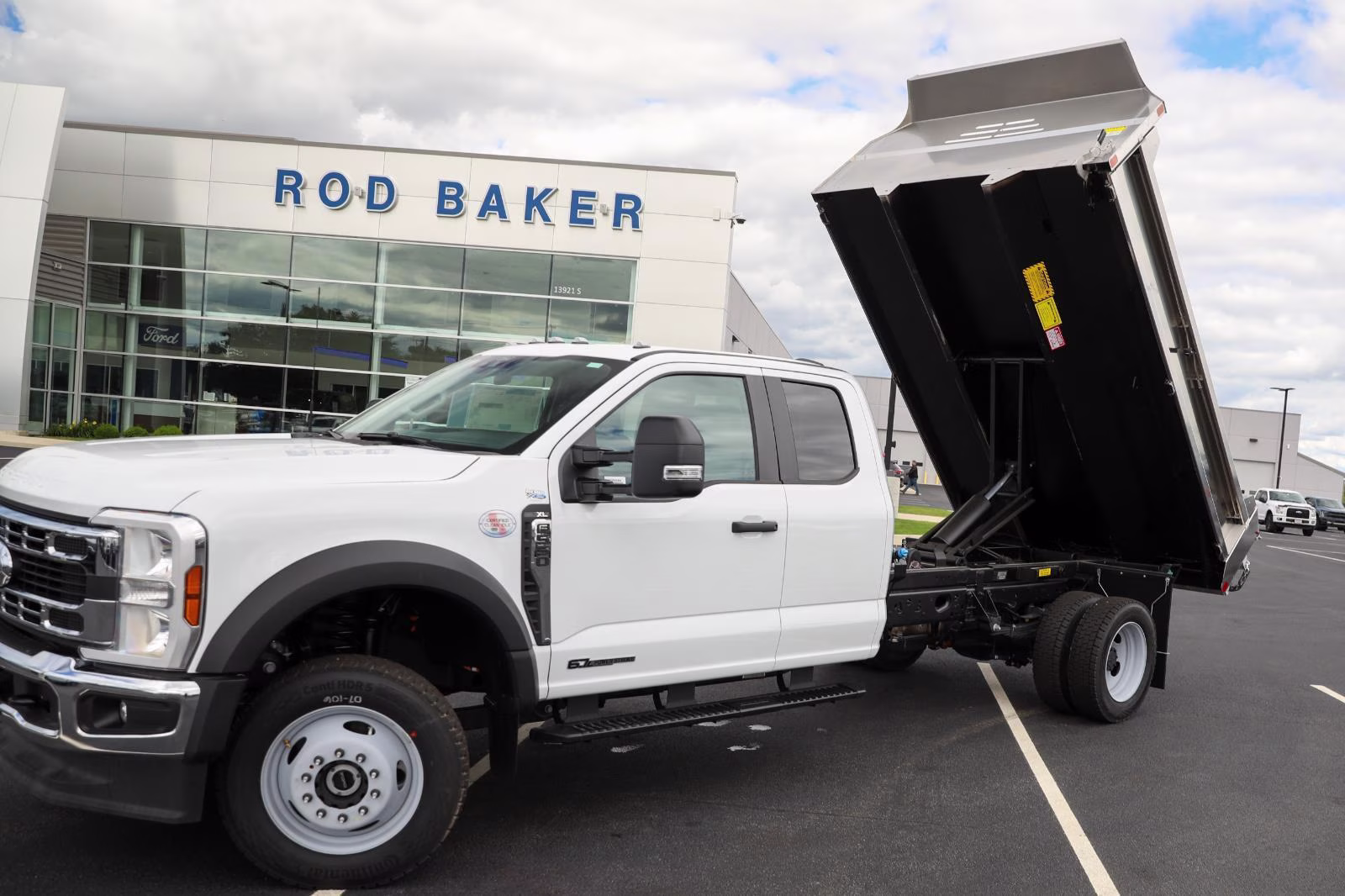 2026 Oxford White Ford Super Duty F-550 DRW XL 4X4 Truck