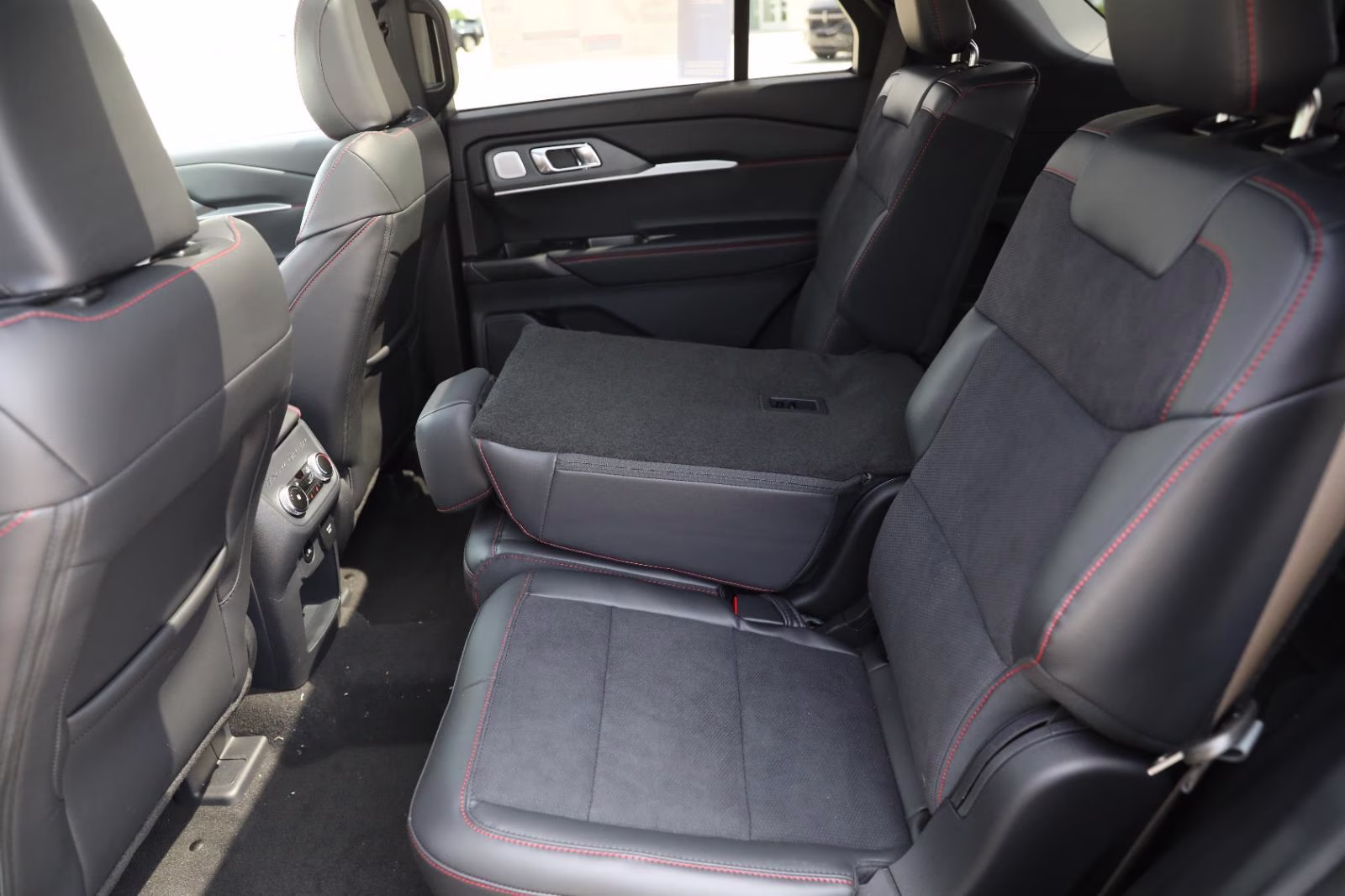 2026 Agate Black Metallic Ford Explorer ST 4X4 SUV