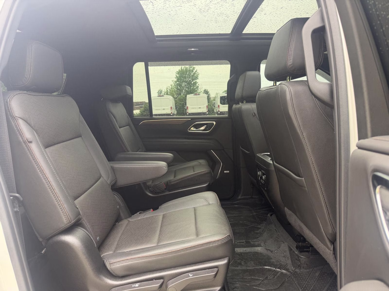 2024 Iridescent Pearl Tricoat Chevrolet Suburban High Country 4X4 SUV