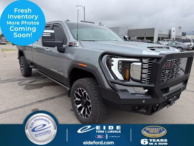 2025 GMC Sierra 4WD Crew Cab Standard Box Denali's photo