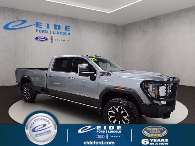 2025 GMC Sierra 4WD Crew Cab Standard Box Denali's photo