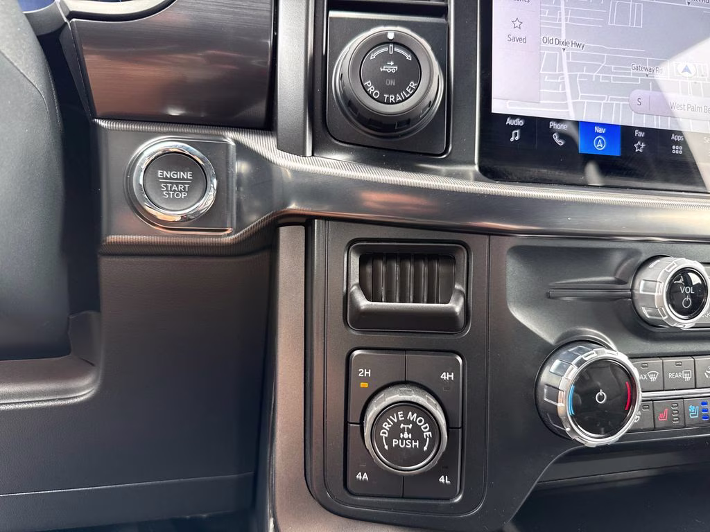 2025 Agate Black Metallic Ford F-150 Lariat 4X4 Truck