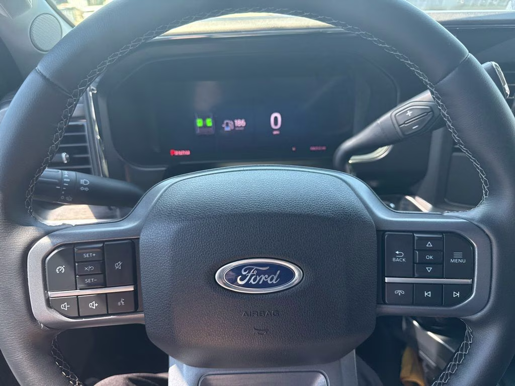2025 Oxford White Ford Super Duty F-250 SRW Lariat 4X4 Truck