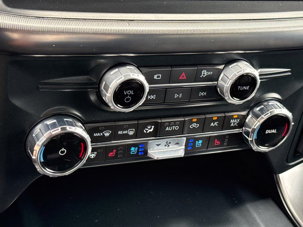 2025 Agate Black Metallic Ford F-150 Lariat 4X4 Truck