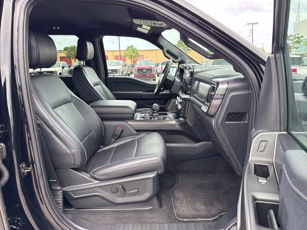 2025 Agate Black Metallic Ford F-150 Lariat 4X4 Truck