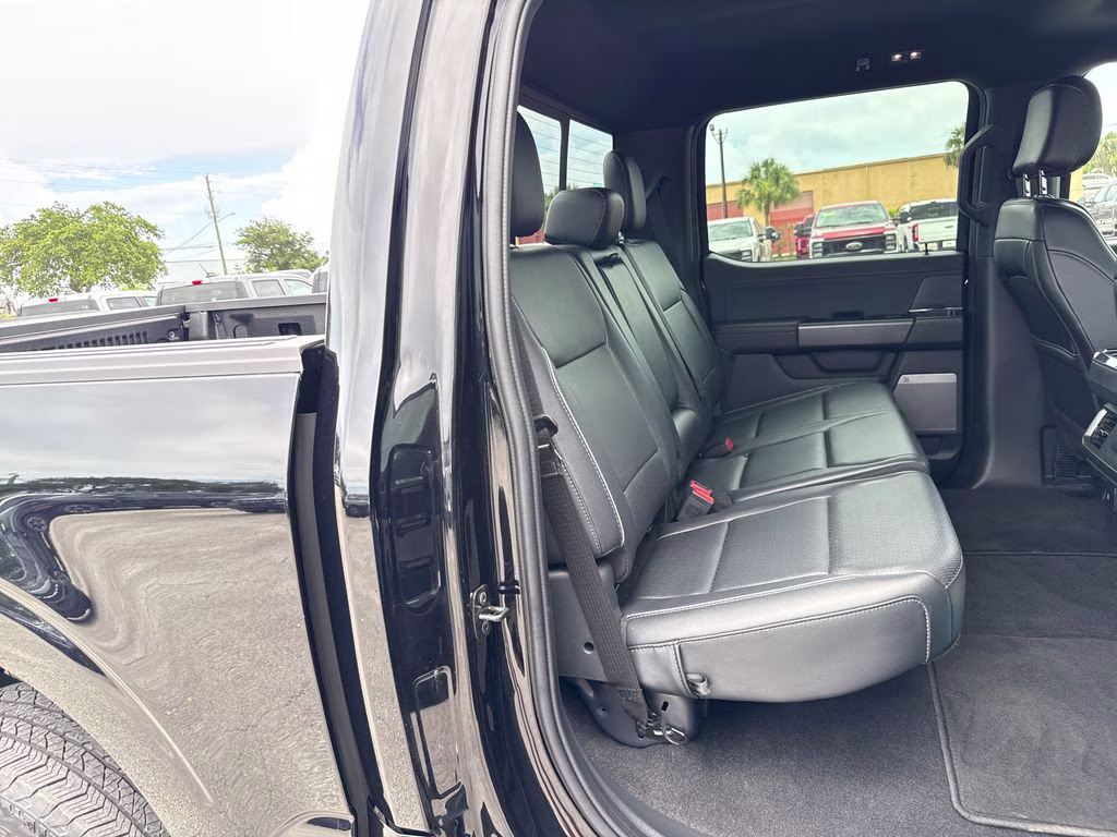 2025 Agate Black Metallic Ford F-150 Lariat 4X4 Truck