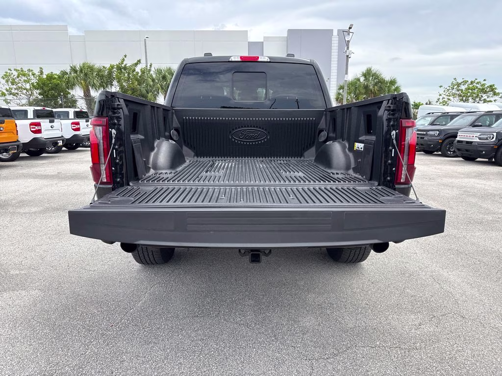 2025 Agate Black Metallic Ford F-150 Lariat 4X4 Truck