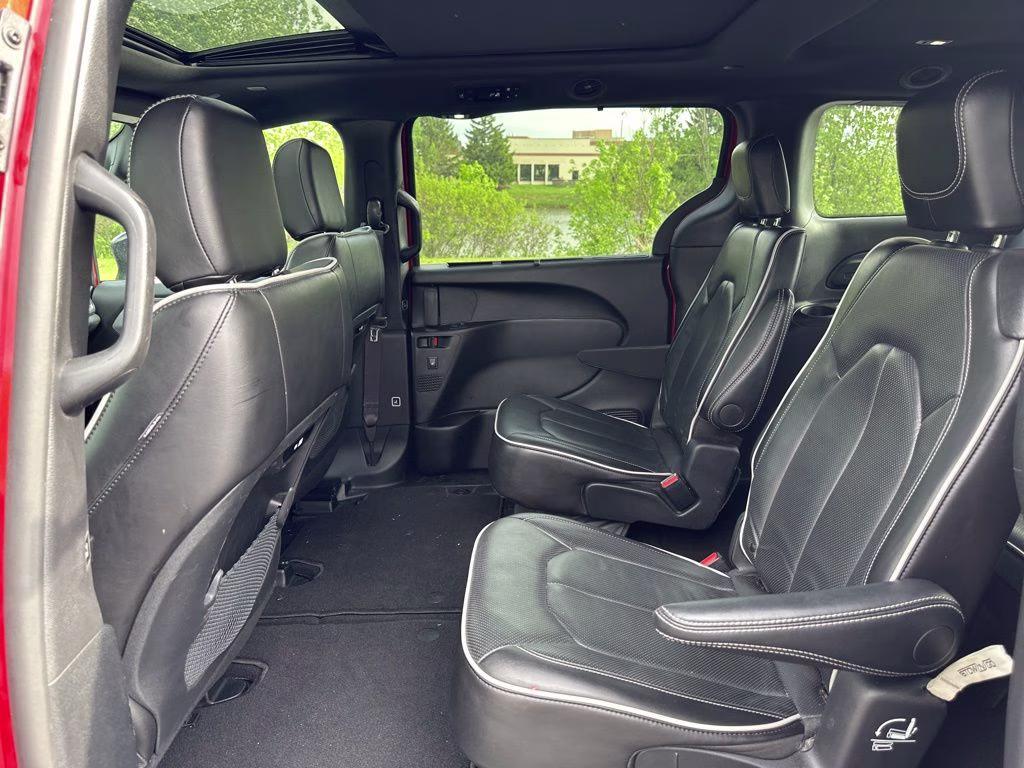 2025 Red Hot Pearlcoat Chrysler Pacifica Limited FWD Van