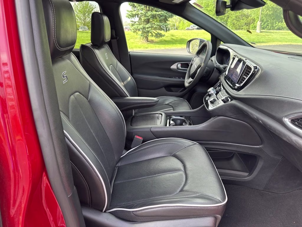 2025 Red Hot Pearlcoat Chrysler Pacifica Limited FWD Van