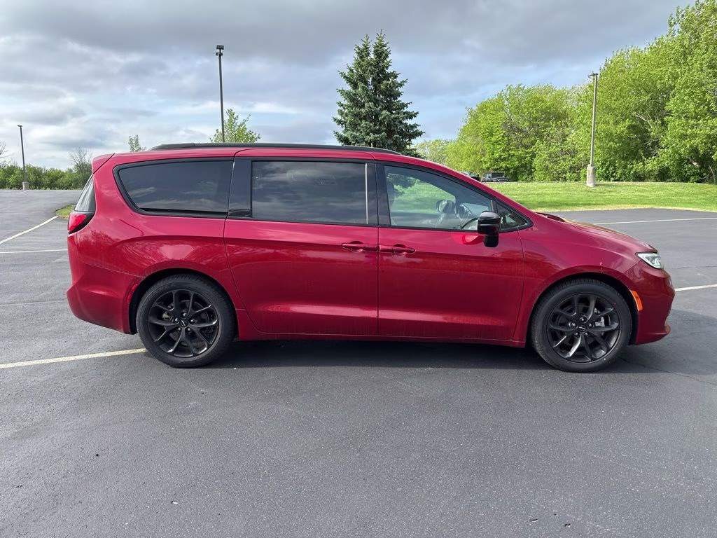2025 Red Hot Pearlcoat Chrysler Pacifica Limited FWD Van