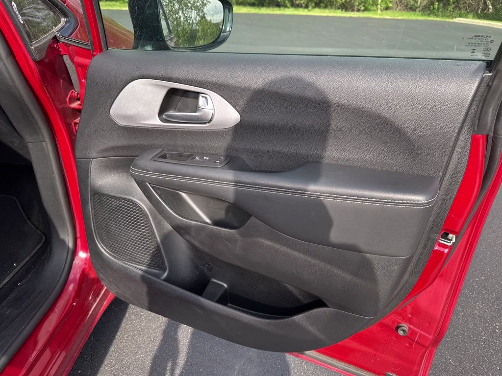 2025 Red Hot Pearlcoat Chrysler Pacifica Limited FWD Van