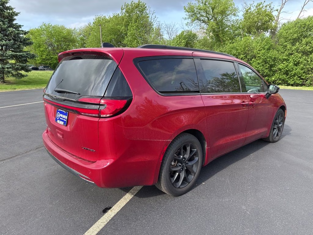 2025 Red Hot Pearlcoat Chrysler Pacifica Limited FWD Van