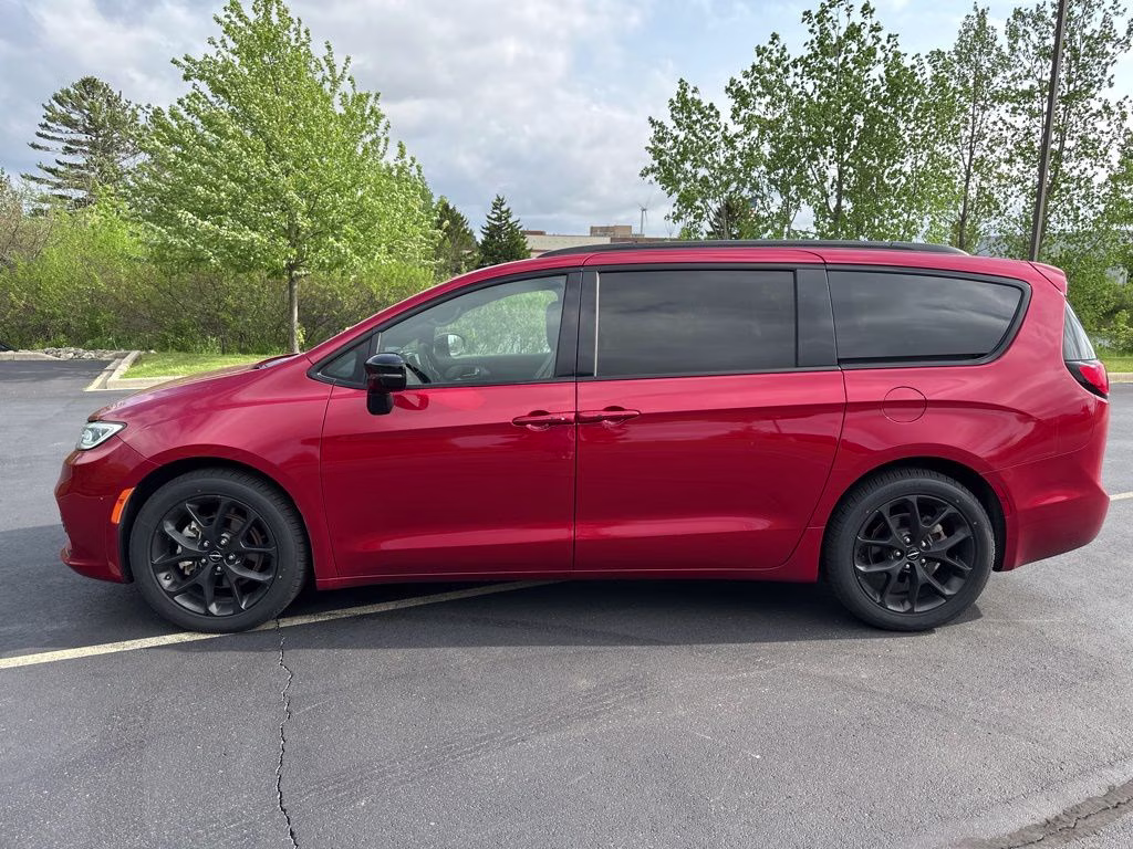 2025 Red Hot Pearlcoat Chrysler Pacifica Limited FWD Van