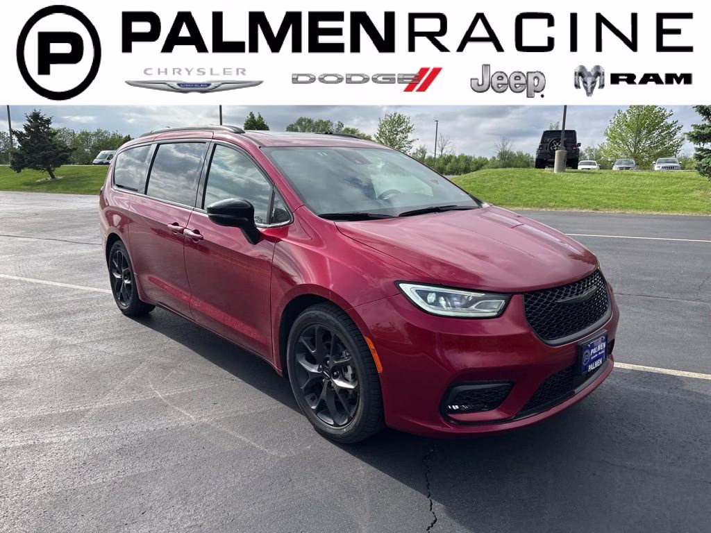2025 Chrysler Pacifica Limited's photo