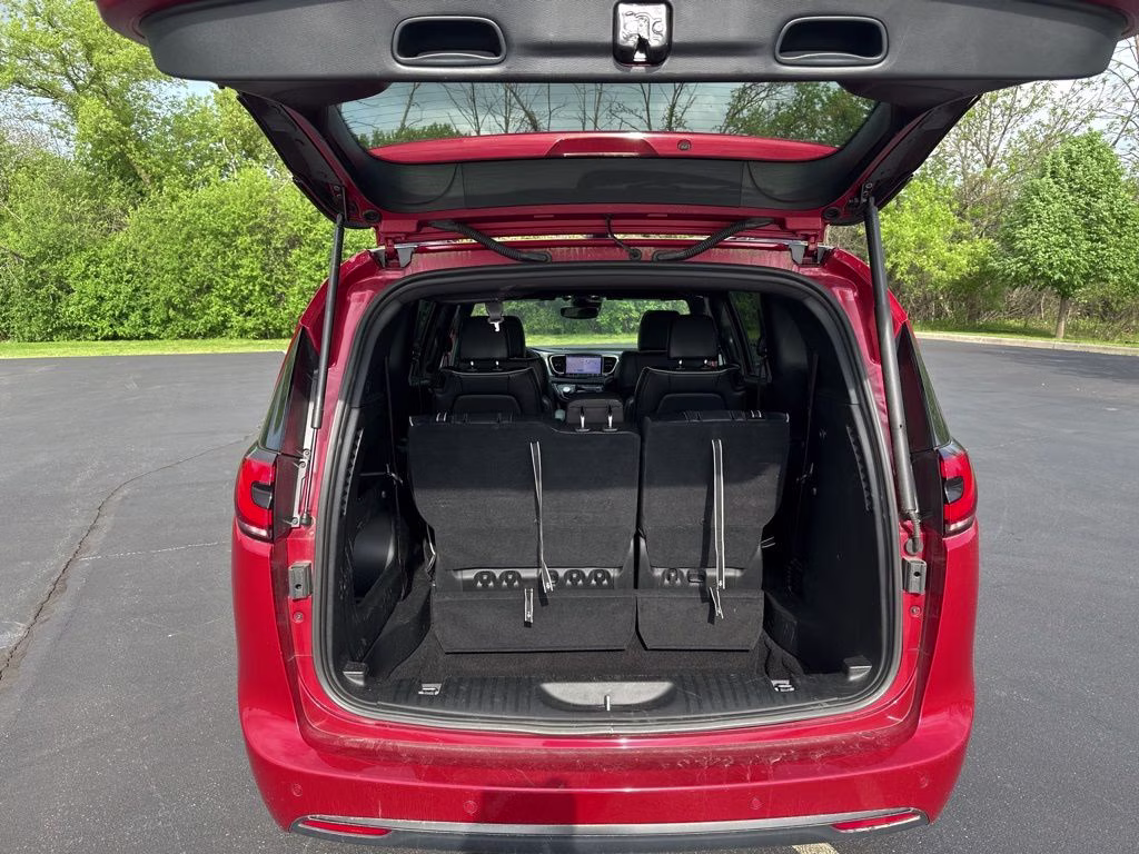 2025 Red Hot Pearlcoat Chrysler Pacifica Limited FWD Van