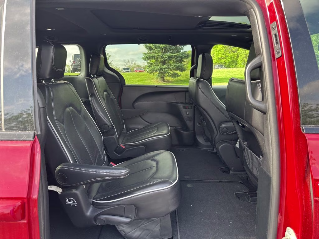 2025 Red Hot Pearlcoat Chrysler Pacifica Limited FWD Van