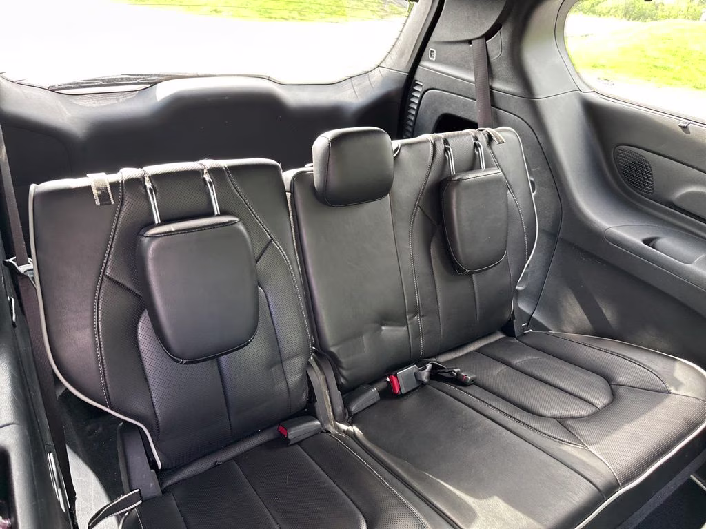 2025 Red Hot Pearlcoat Chrysler Pacifica Limited FWD Van