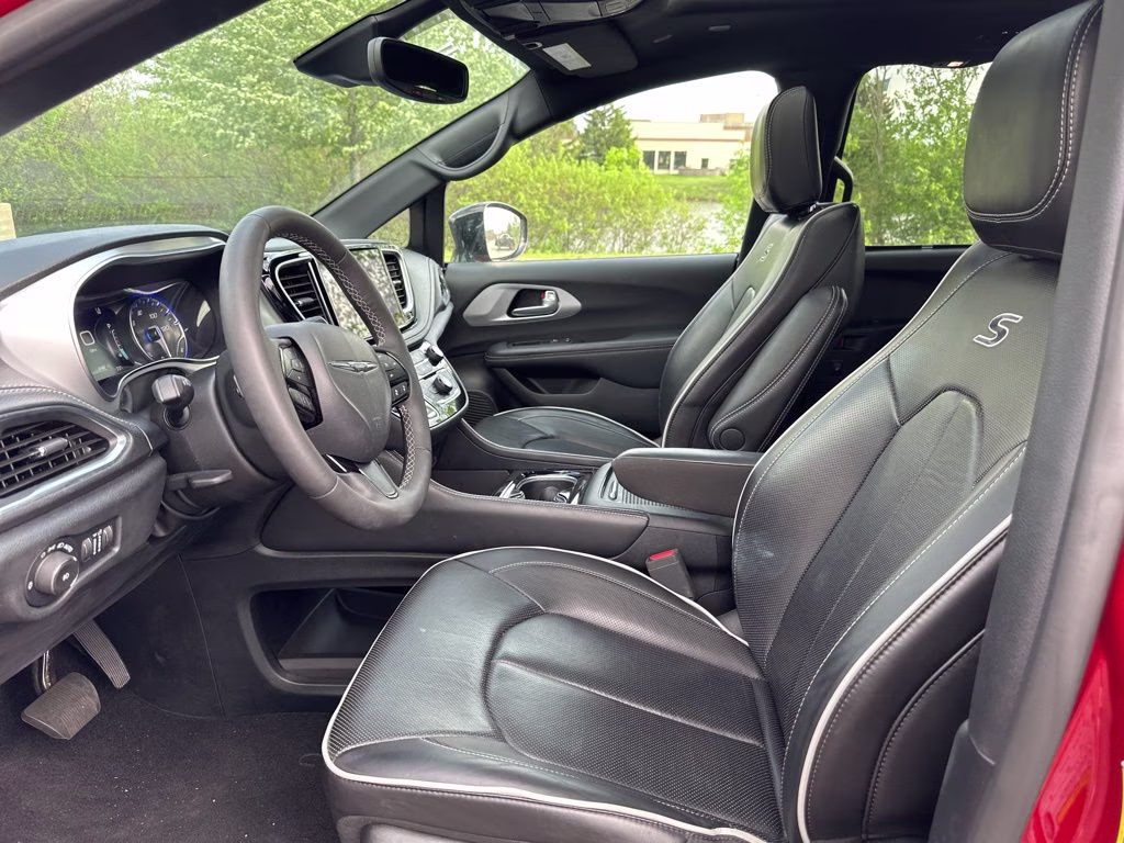 2025 Red Hot Pearlcoat Chrysler Pacifica Limited FWD Van