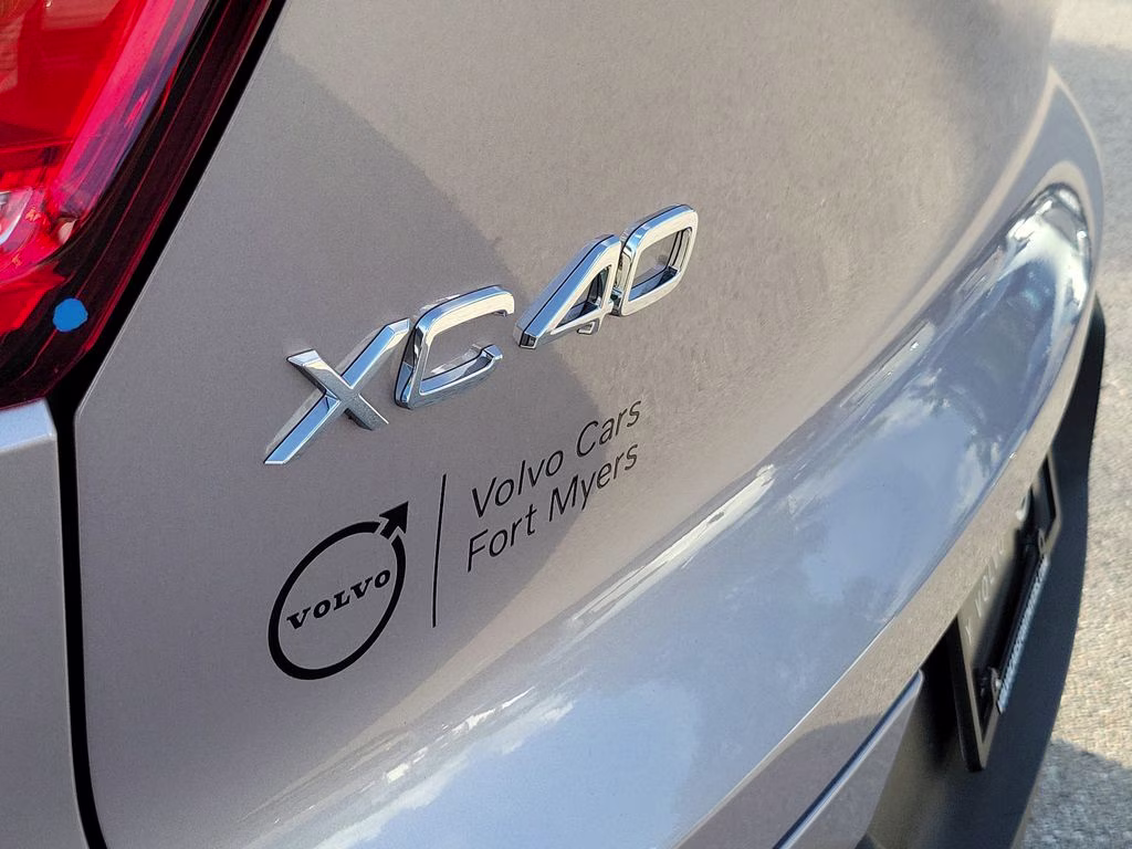 2026 Aurora Silver Volvo XC40 Core FWD SUV