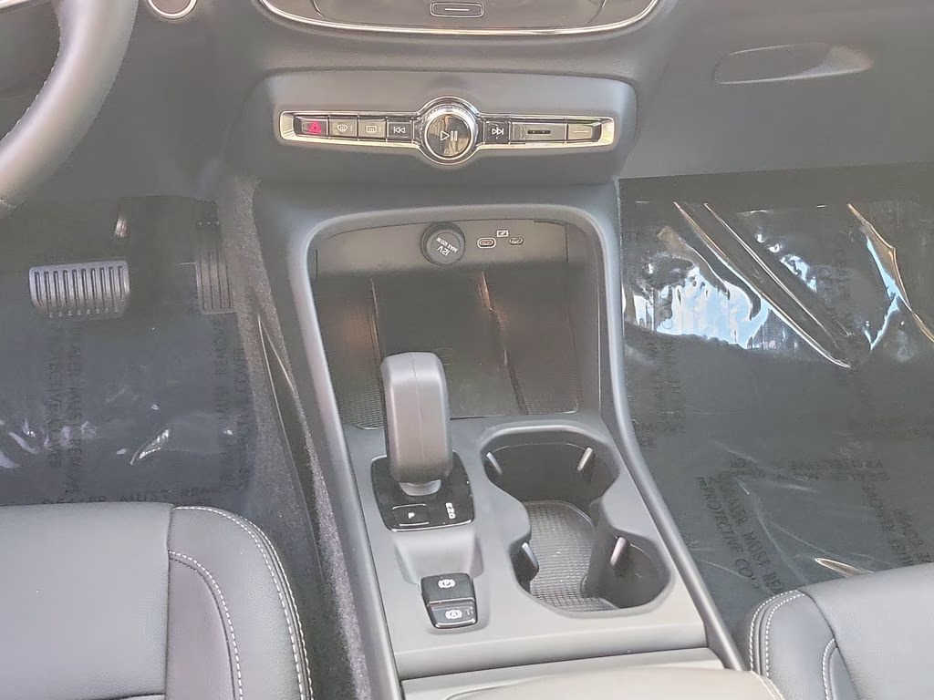 2026 Aurora Silver Volvo XC40 Core FWD SUV