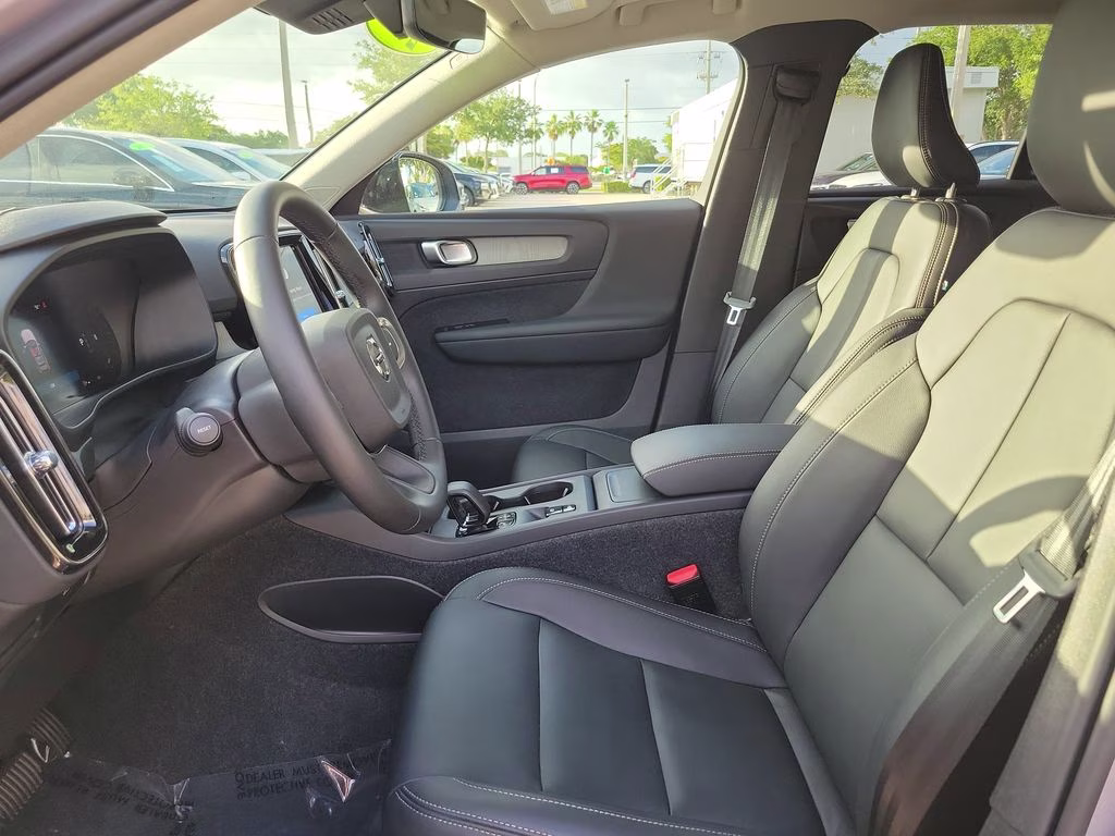 2026 Aurora Silver Volvo XC40 Core FWD SUV