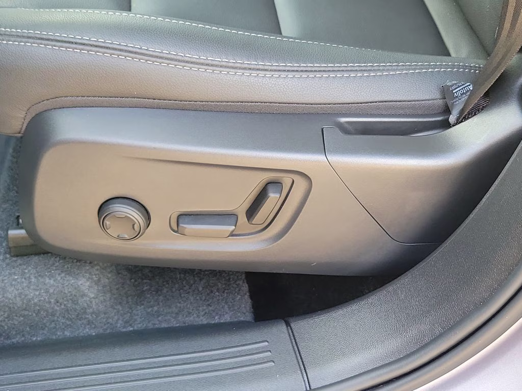 2026 Aurora Silver Volvo XC40 Core FWD SUV