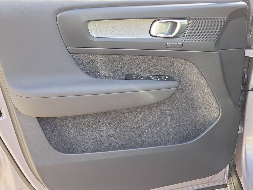 2026 Aurora Silver Volvo XC40 Core FWD SUV