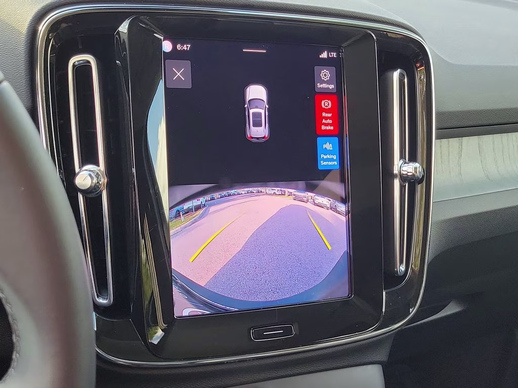2026 Aurora Silver Volvo XC40 Core FWD SUV