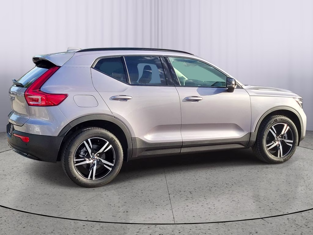2026 Aurora Silver Volvo XC40 Core FWD SUV