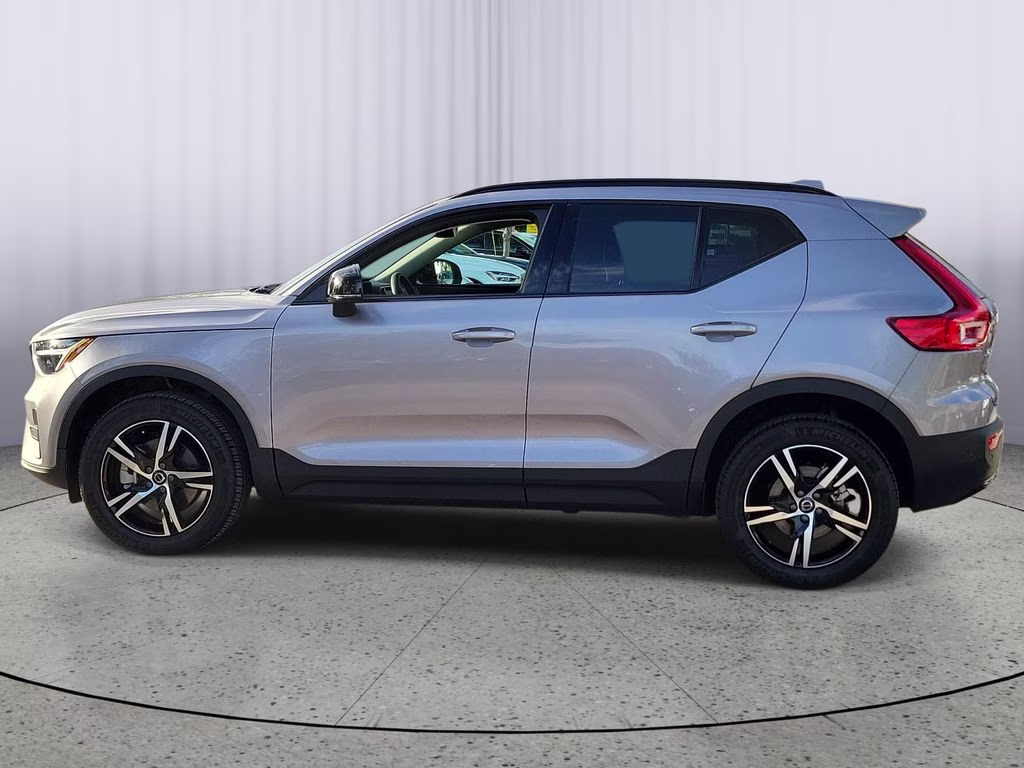 2026 Aurora Silver Volvo XC40 Core FWD SUV
