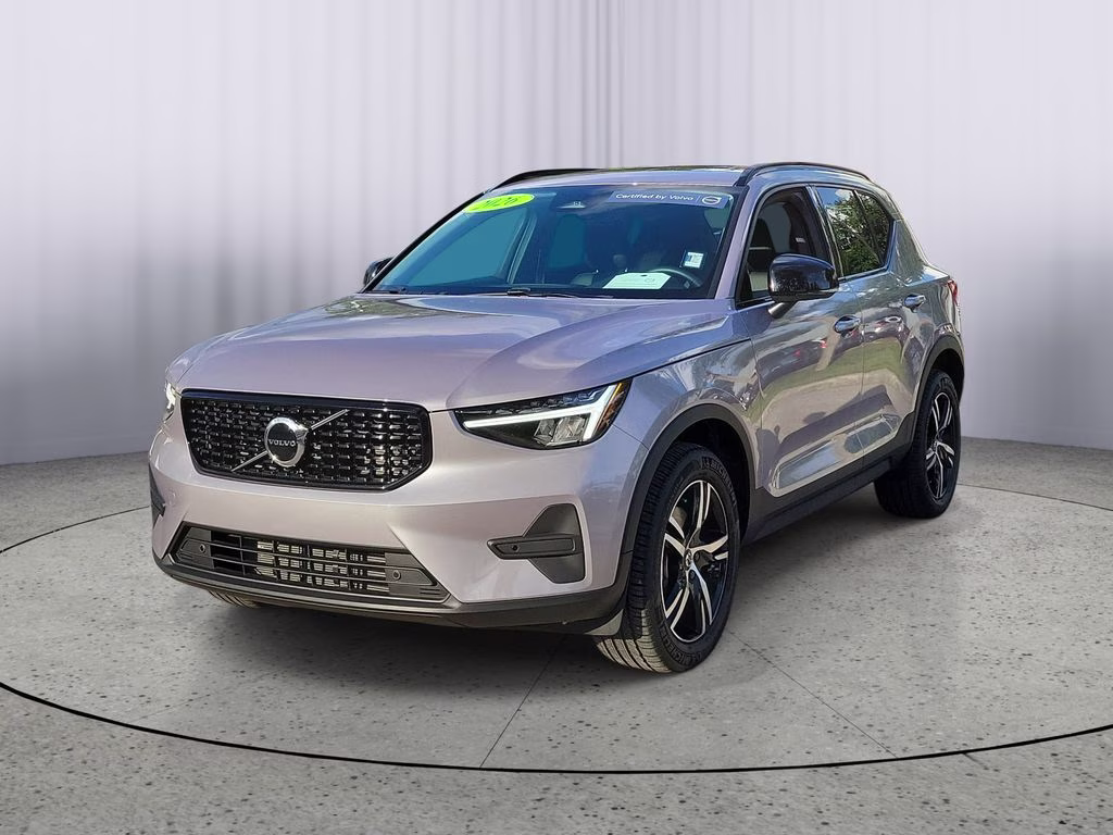 2026 Aurora Silver Volvo XC40 Core FWD SUV