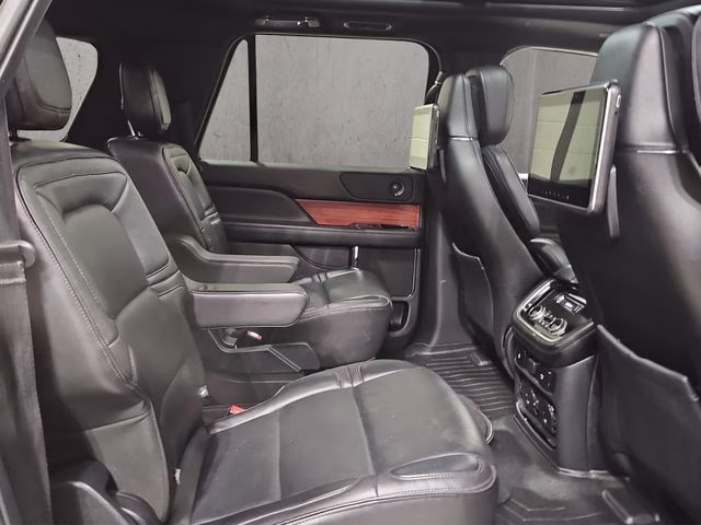 2018 Black Velvet Lincoln Navigator L Reserve 4X4 SUV