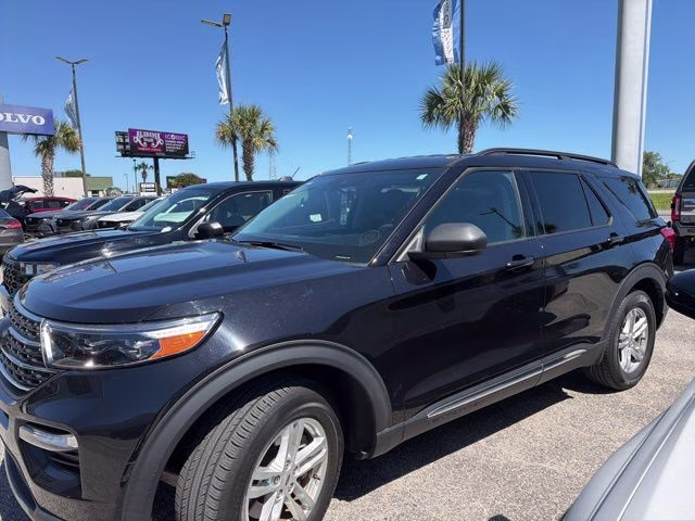 2022 Agate Black Metallic Ford Explorer XLT RWD SUV