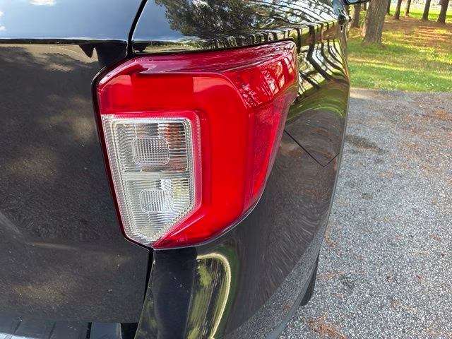 2022 Black Metallic Ford Explorer XLT RWD SUV