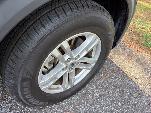 2022 Black Metallic Ford Explorer XLT RWD SUV