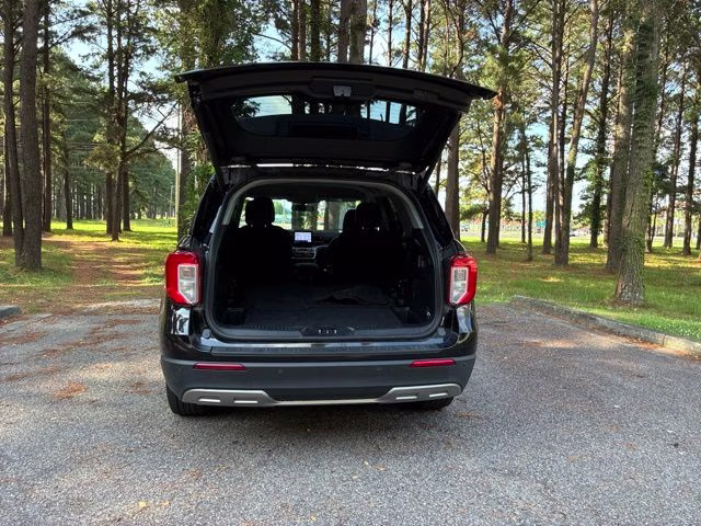 2022 Black Metallic Ford Explorer XLT RWD SUV