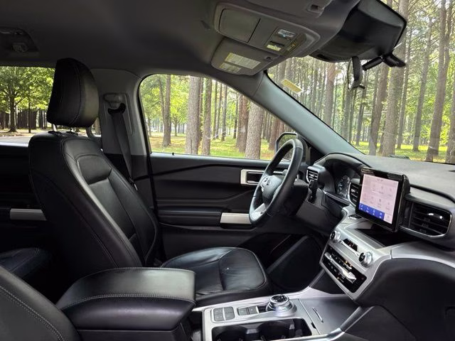 2022 Black Metallic Ford Explorer XLT RWD SUV