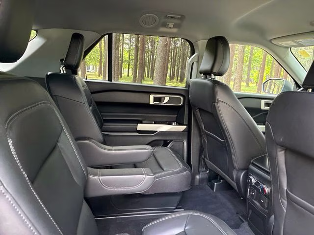 2022 Black Metallic Ford Explorer XLT RWD SUV