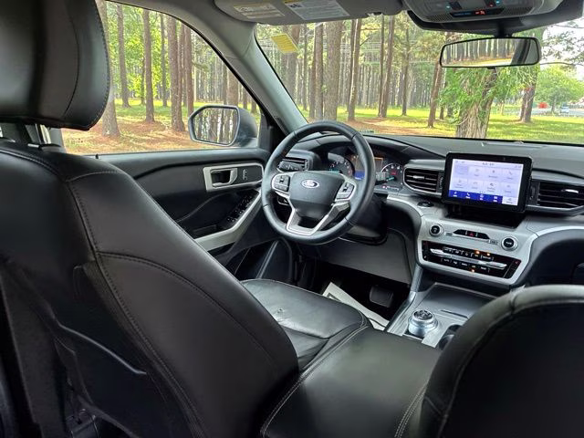 2022 Black Metallic Ford Explorer XLT RWD SUV